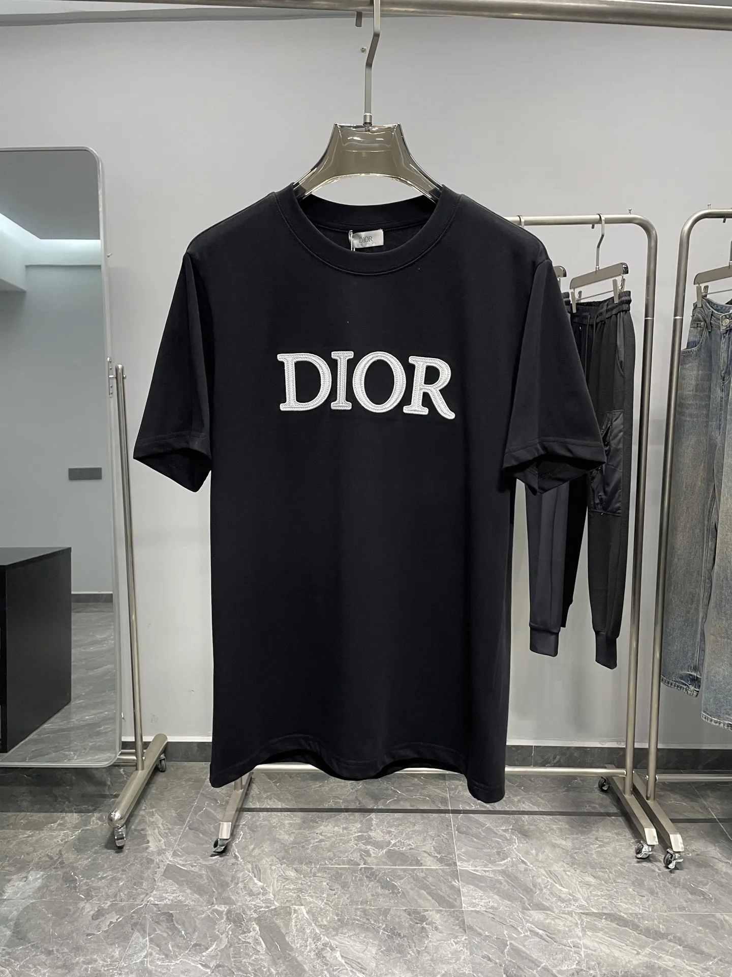 Christian Dior 白黒 基本ロゴTシャツ - 画像 (10)
