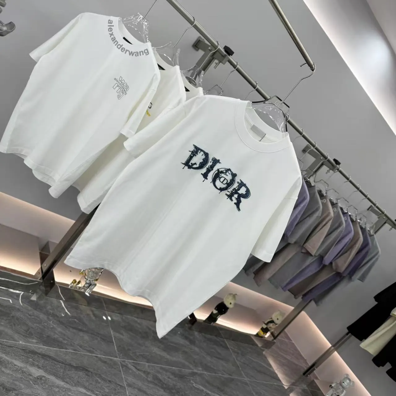 Christian Dior 2025秋冬新作 ホワイト刺繍Tシャツ - 画像 (3)