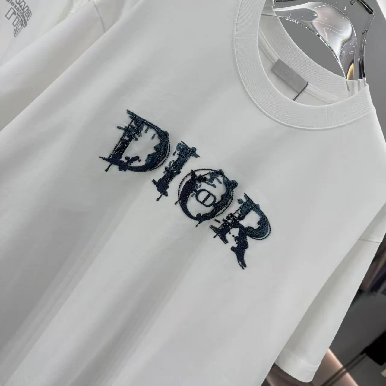 Christian Dior 2025秋冬新作 ホワイト刺繍Tシャツ - 画像 (6)