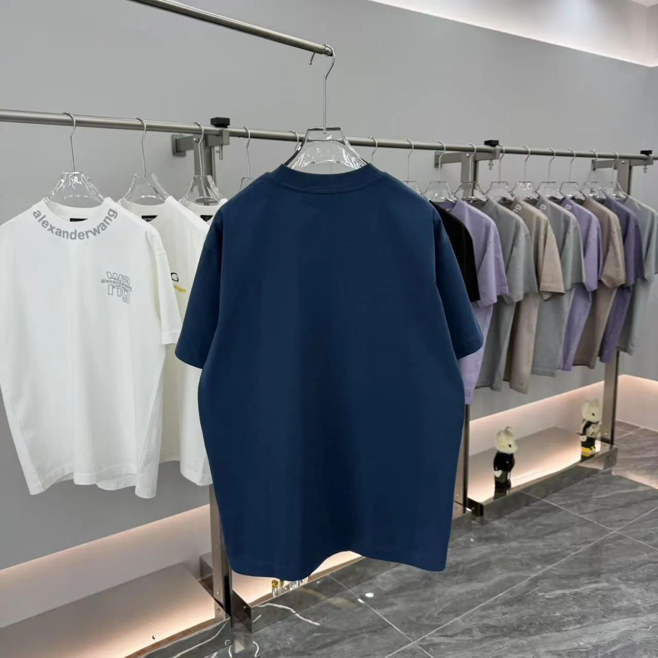 Christian Dior 2025秋冬新作 ビーズ刺繍ブルーショートスリーブTシャツ - 画像 (8)