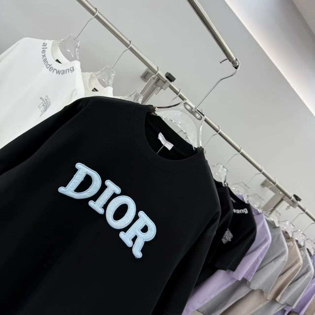 Christian Dior 2025秋冬新款黒色刺繍ロゴTシャツ - 画像 (4)