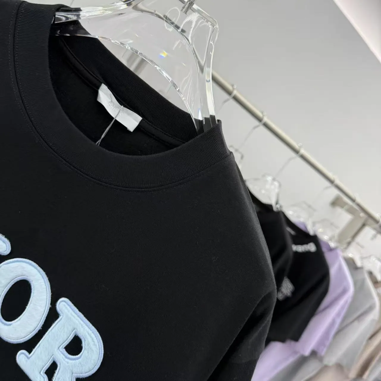 Christian Dior 2025秋冬新款黒色刺繍ロゴTシャツ - 画像 (5)