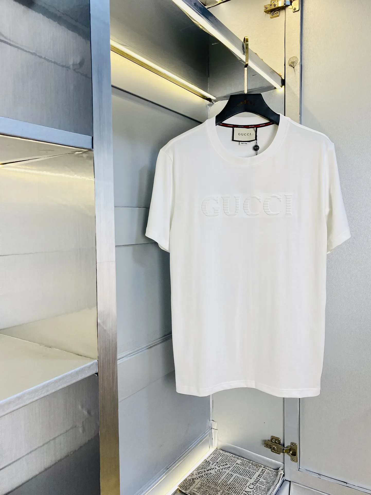Gucci 白のダークパターンの半袖Tシャツ