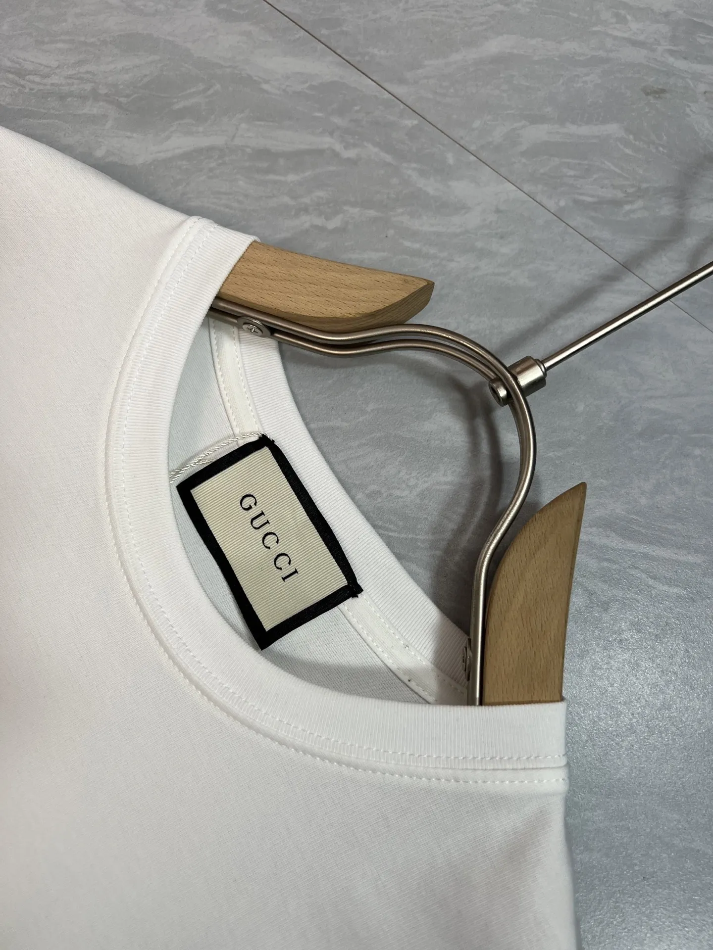 Gucci 2025春夏新作 ホワイトクルーネックTシャツ - 画像 (4)