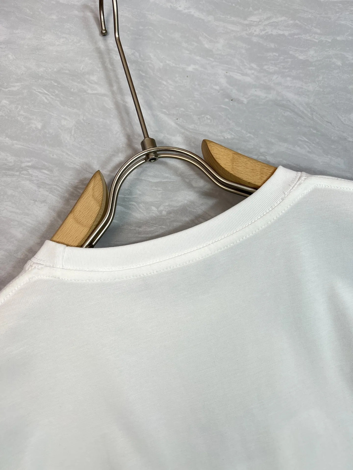 Gucci 2025春夏新作 ホワイトクルーネックTシャツ - 画像 (9)