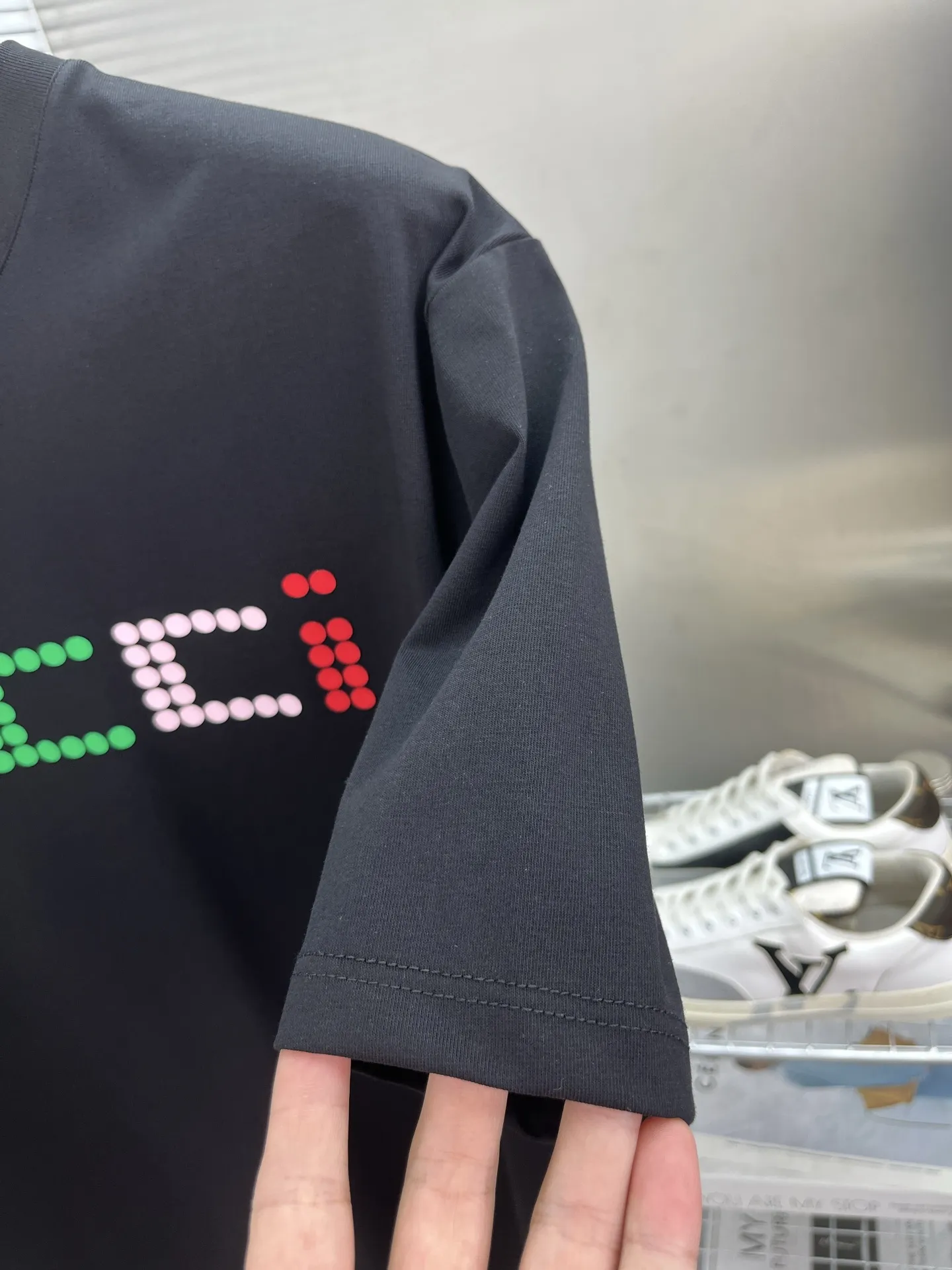 GUCCI 2025春夏新款黒色ラウンドネックTシャツ - 画像 (8)