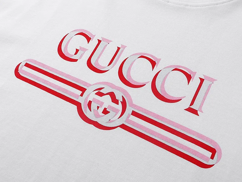 GUCCI 2024春夏 黒/米白 クラシックプリントTシャツ - 画像 (6)