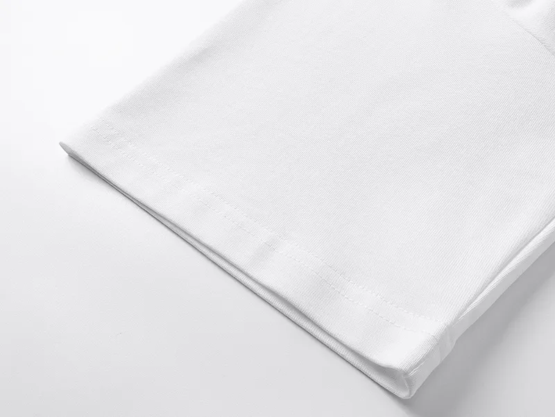 GUCCI 2024春夏 黒/米白 クラシックプリントTシャツ - 画像 (7)