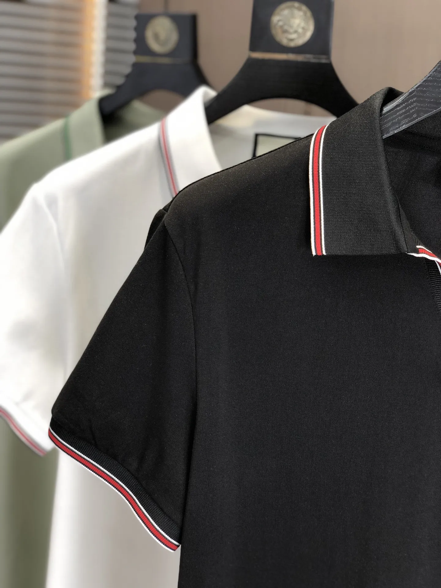 Gucci 2025春夏新款黒ポロシャツ - 画像 (5)