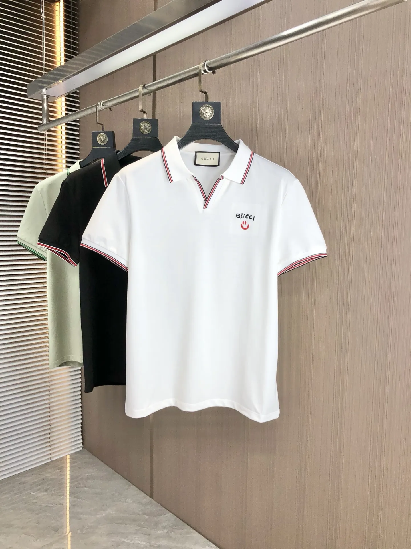 Gucci 2025 春夏の新作ホワイトポロシャツ