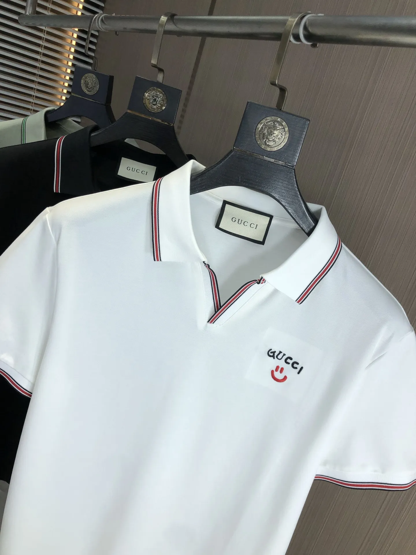 Gucci 2025 春夏の新作ホワイトポロシャツ - 画像 (4)