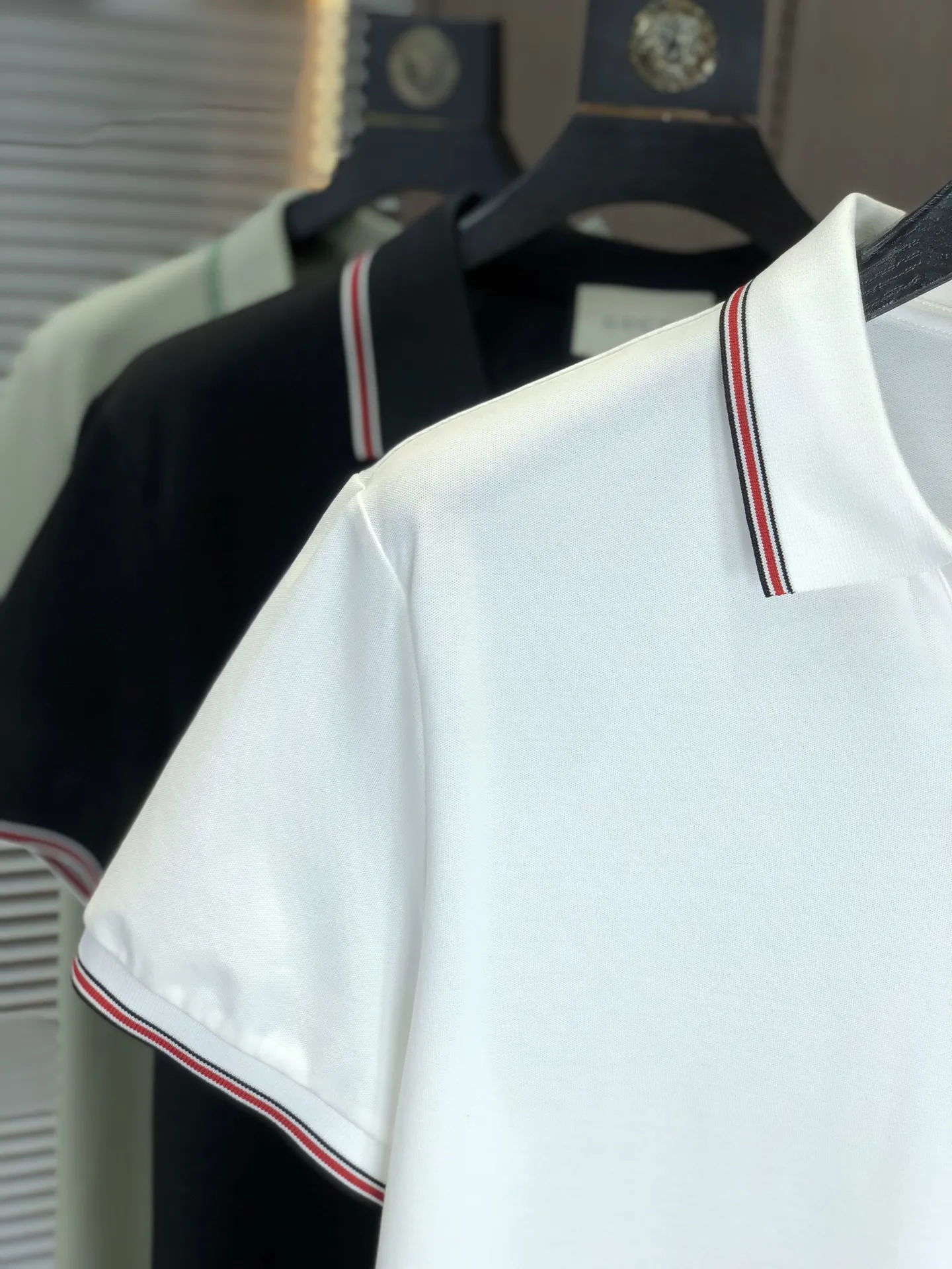 Gucci 2025 春夏の新作ホワイトポロシャツ - 画像 (5)