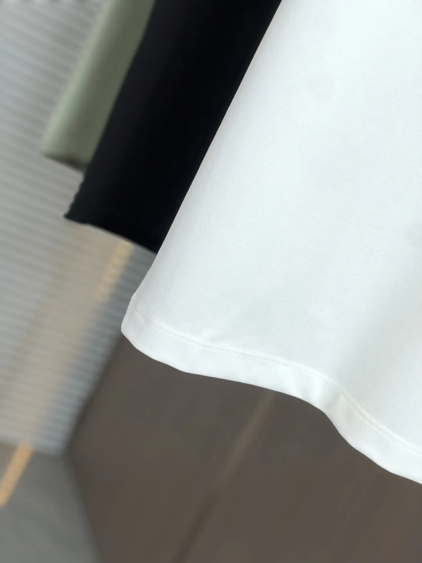 Gucci 2025 春夏の新作ホワイトポロシャツ - 画像 (6)