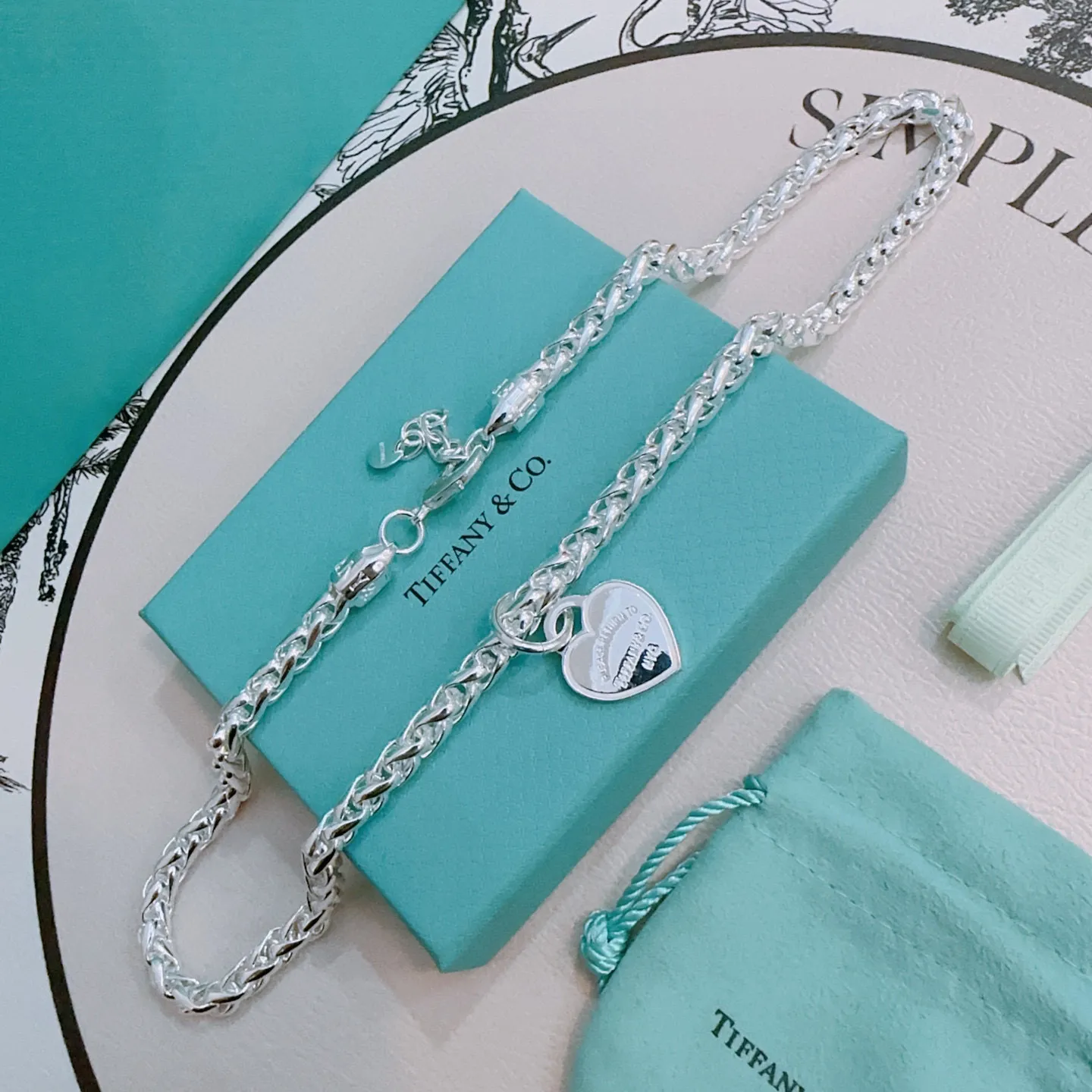 TIFFANY&CO新作黒ブレスレット豚の鼻スタイル