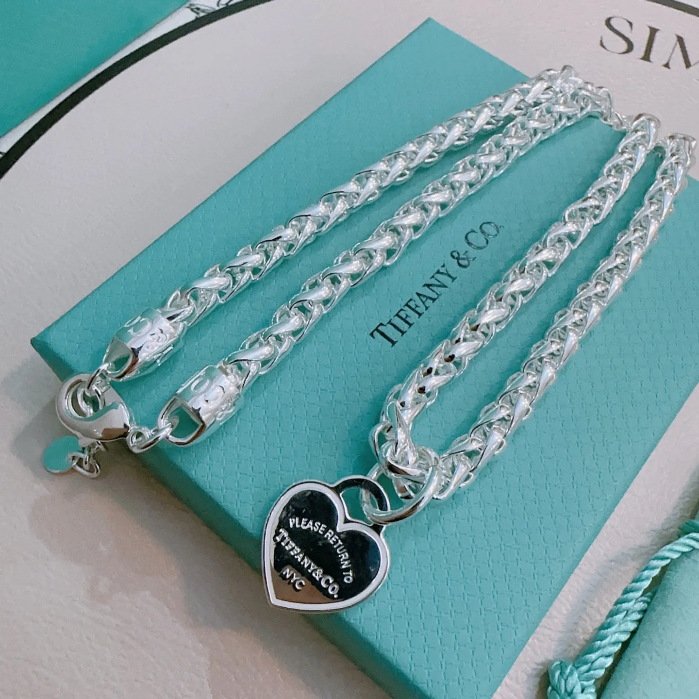 TIFFANY&CO新作黒ブレスレット豚の鼻スタイル - 画像 (4)