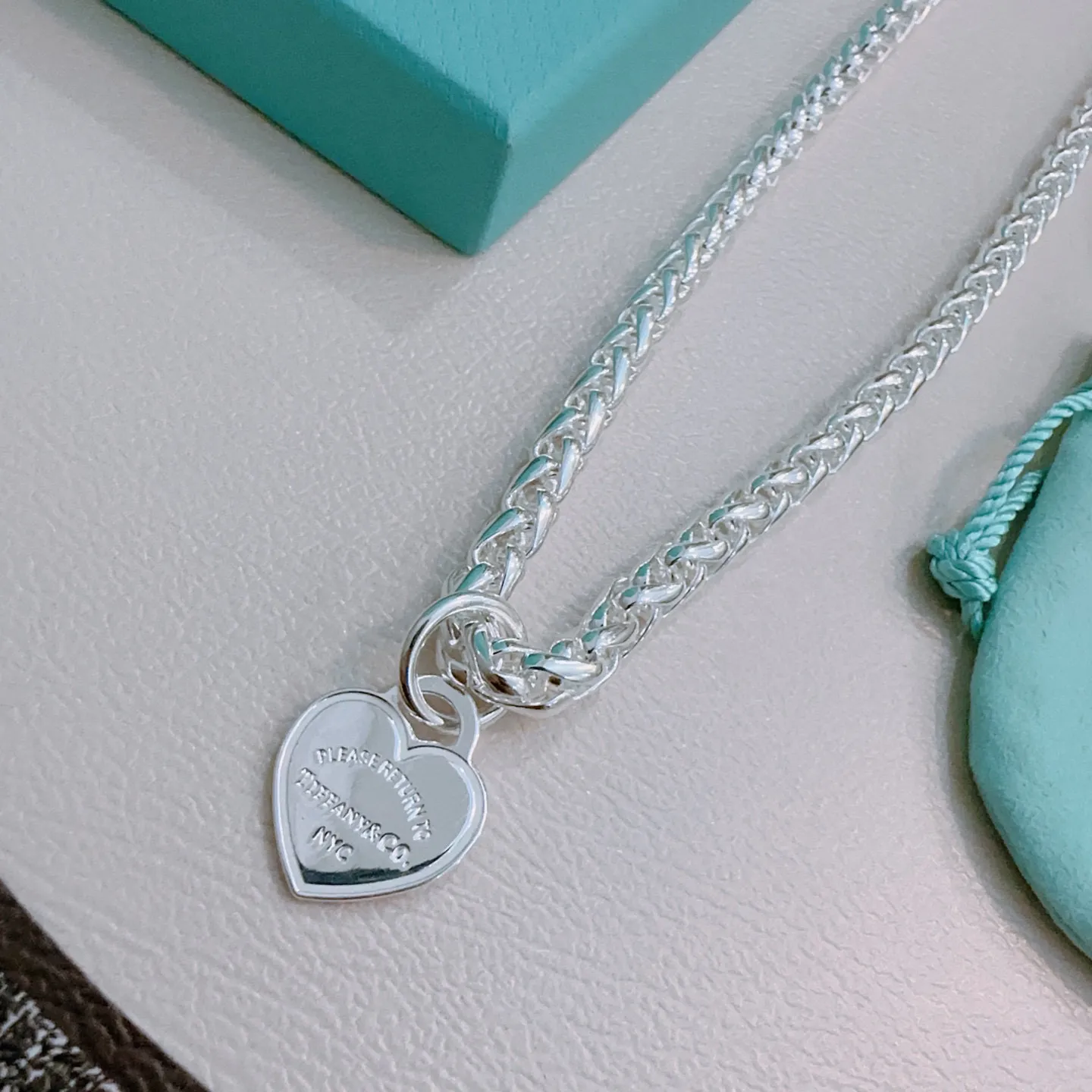 TIFFANY&CO新作黒ブレスレット豚の鼻スタイル - 画像 (9)