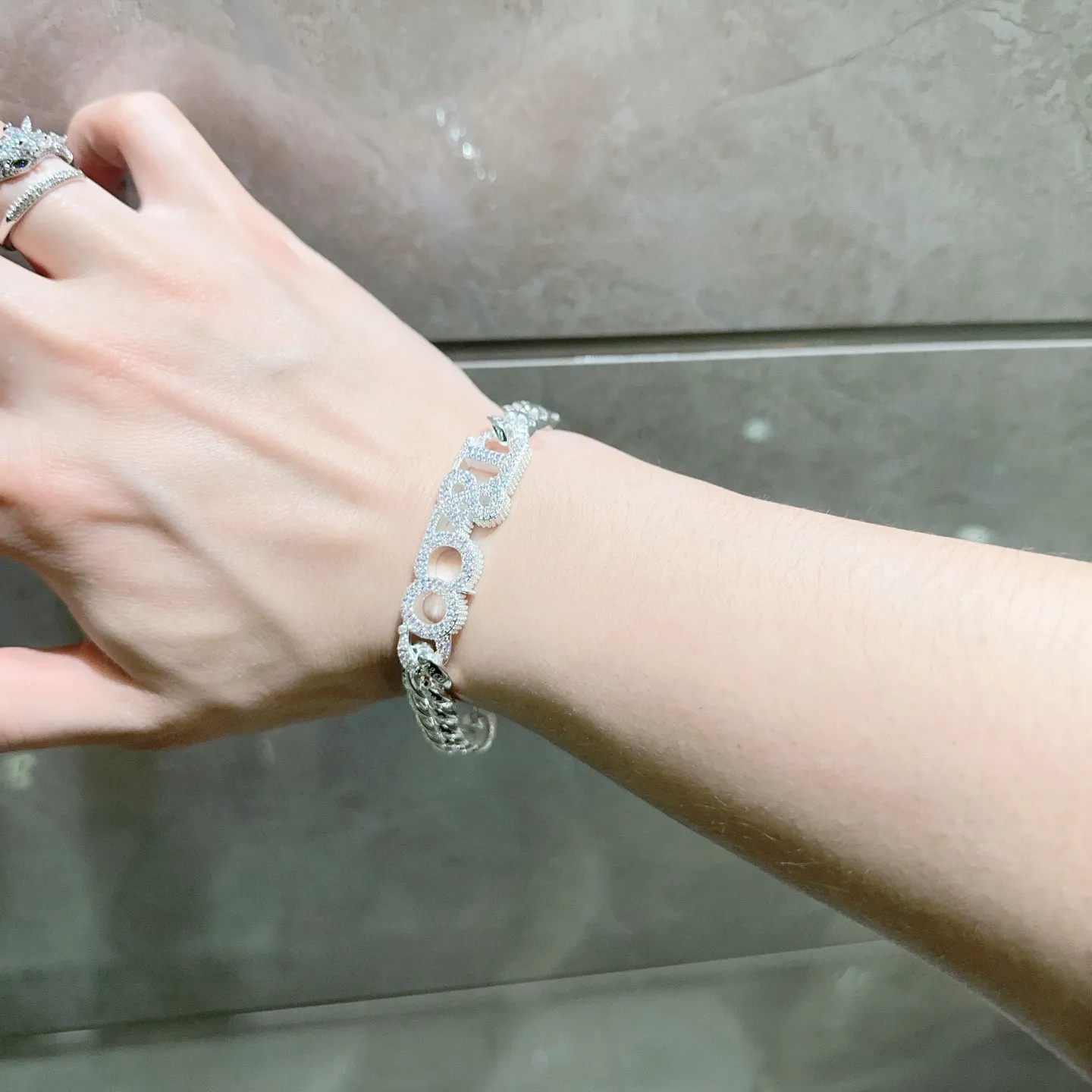 TIFFANY&CO新作黒ブレスレット豚の鼻スタイル - 画像 (10)