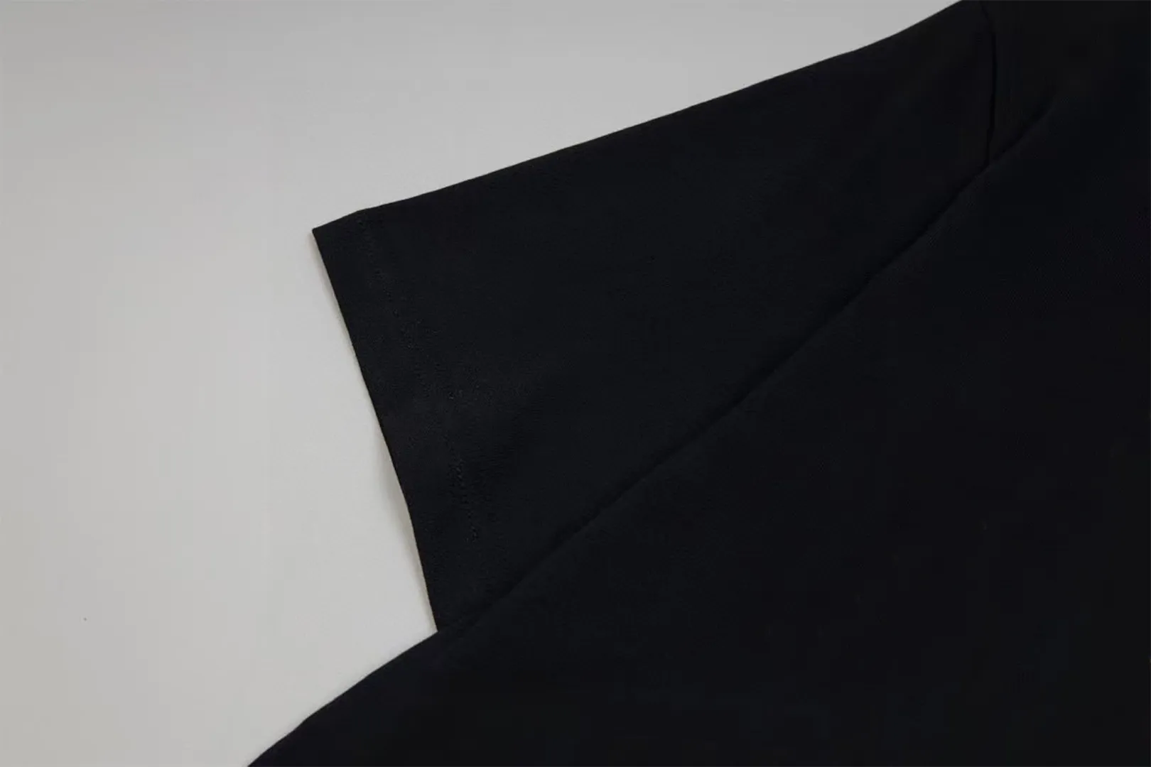 Gucci 黒色 クラシックロゴTシャツ - 画像 (5)