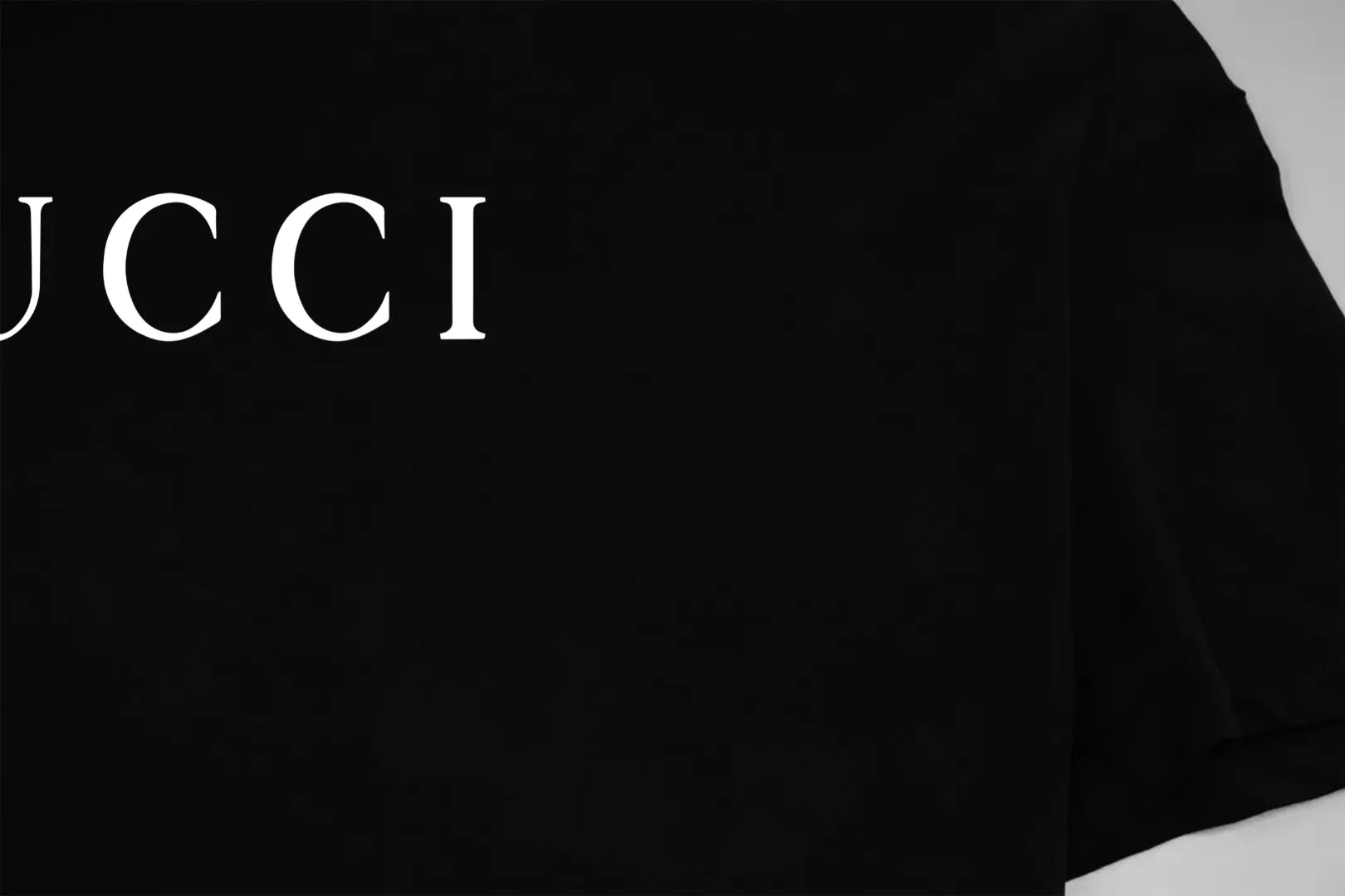 Gucci 黒色 クラシックロゴTシャツ - 画像 (6)