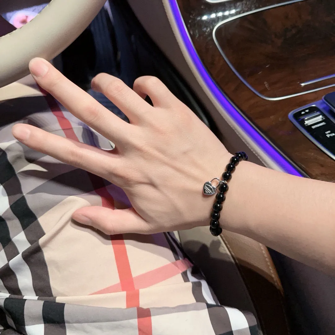 TIFFANY&Co新作黒ブレスレット豚の鼻スタイル - 画像 (8)