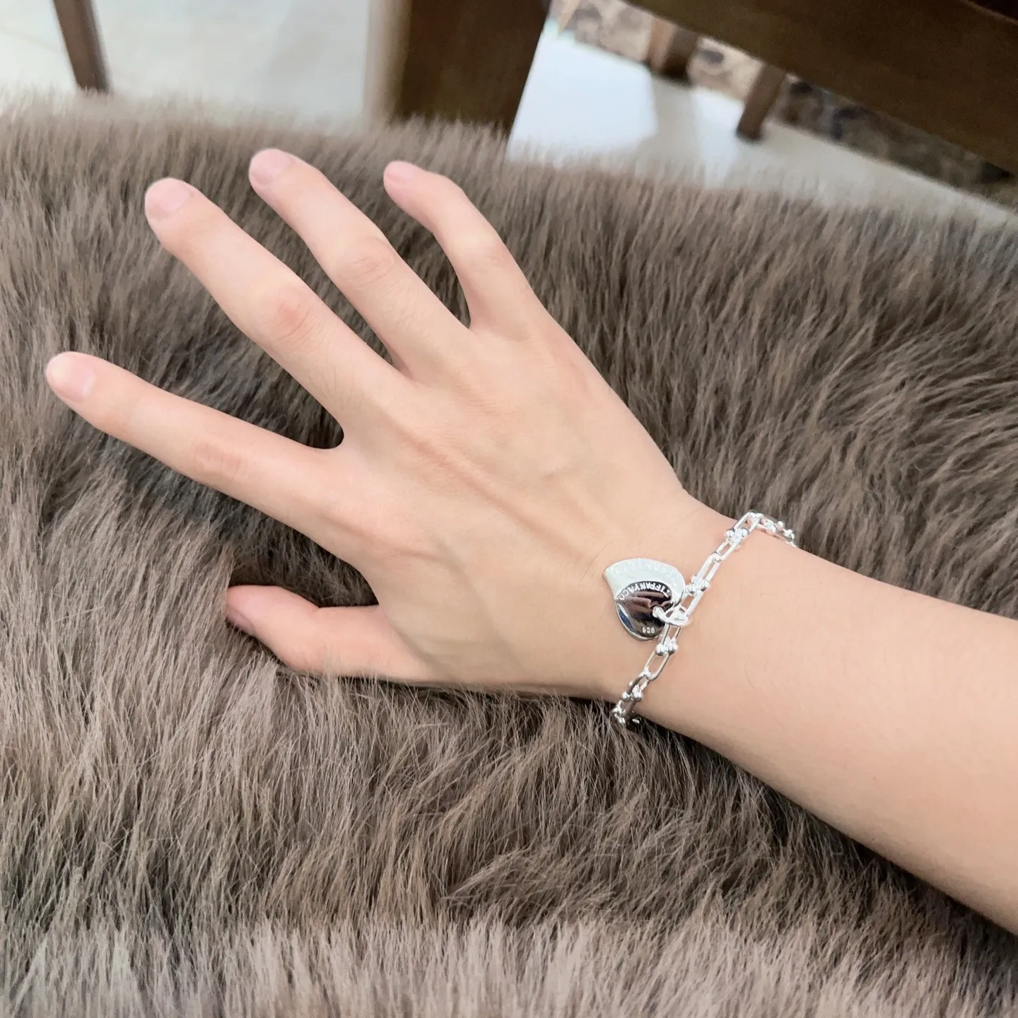 TIFFANY&CO新作黒ブレスレット豚の鼻スタイル - 画像 (5)