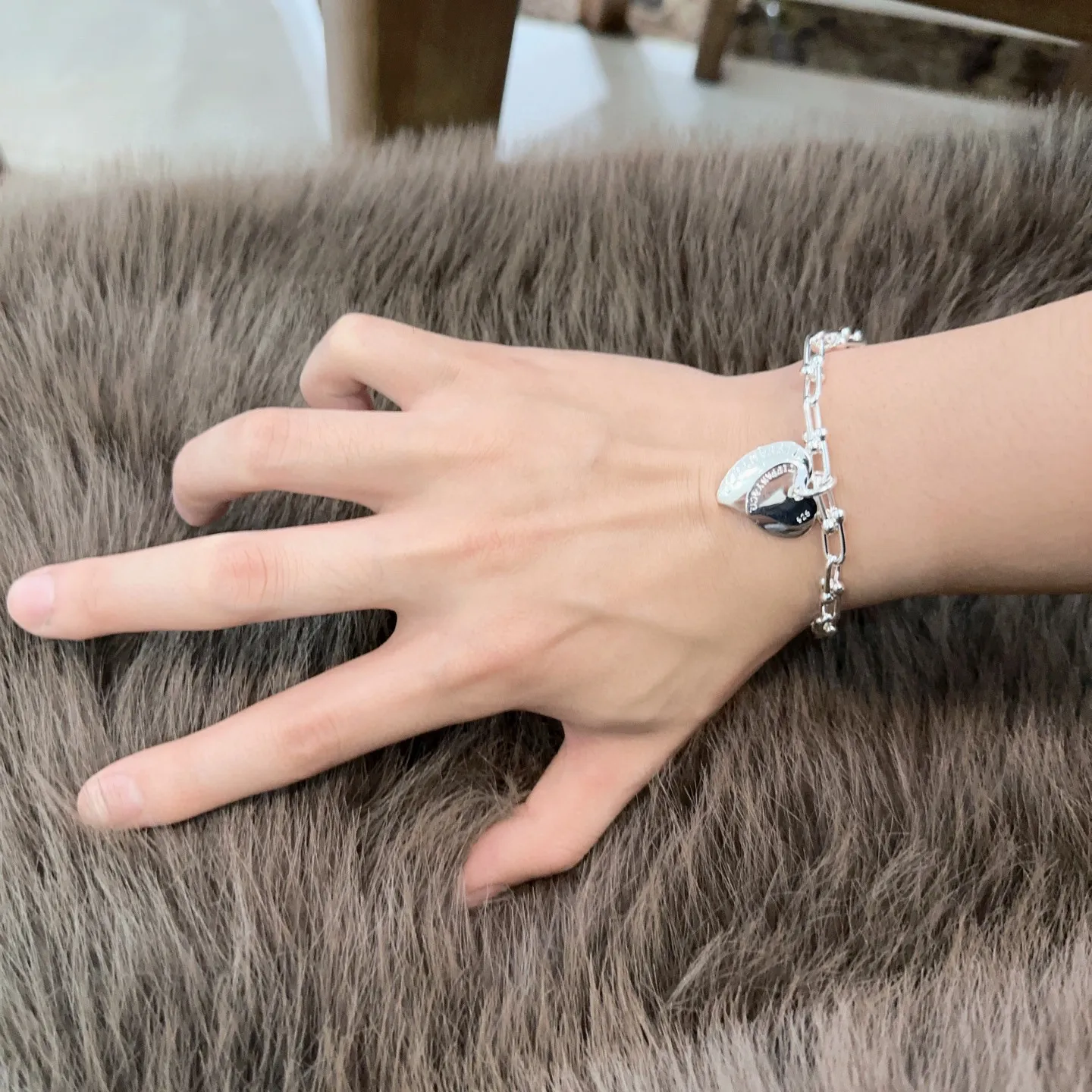 TIFFANY&CO新作黒ブレスレット豚の鼻スタイル - 画像 (8)