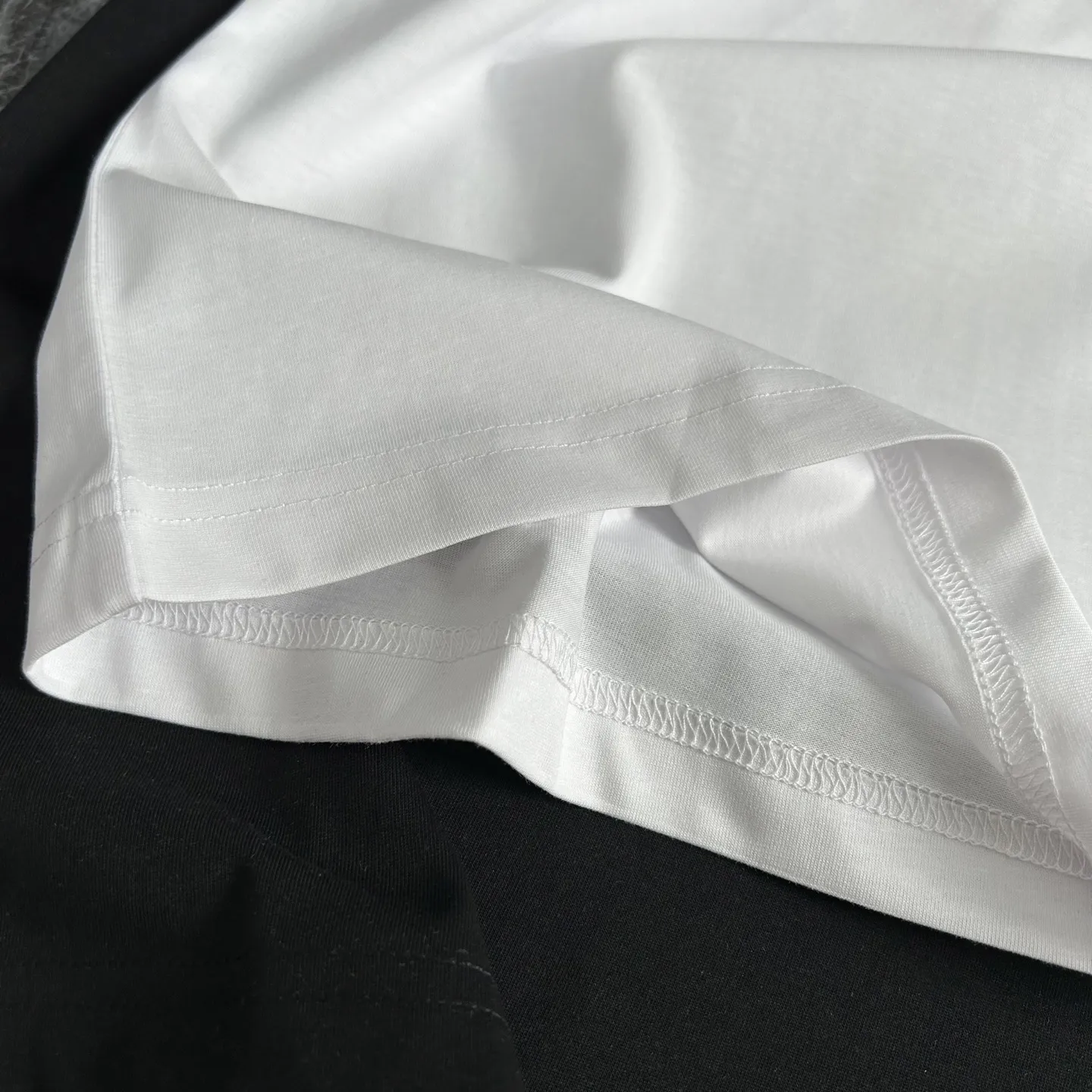 GUCCI 2025春夏 白黒Tシャツ - 画像 (10)