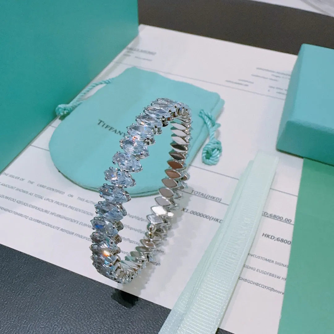 TIFFANY & Co 新作黒ブレスレット豚の鼻デザイン - 画像 (3)