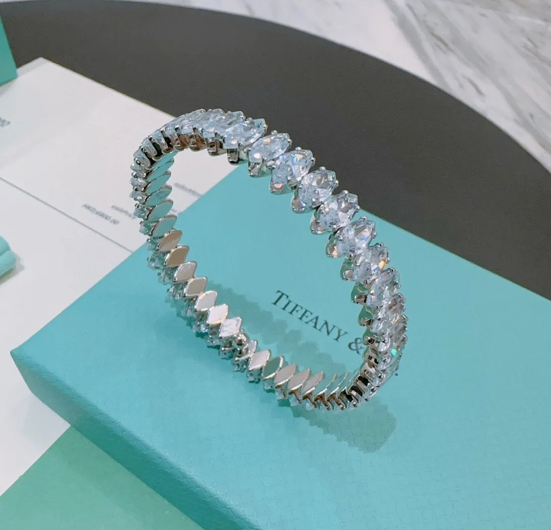 TIFFANY & Co 新作黒ブレスレット豚の鼻デザイン - 画像 (9)