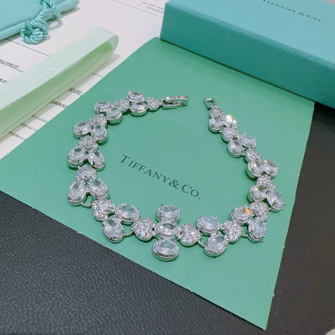 TIFFANY & CO 新作黒ブレスレット豚の鼻デザイン