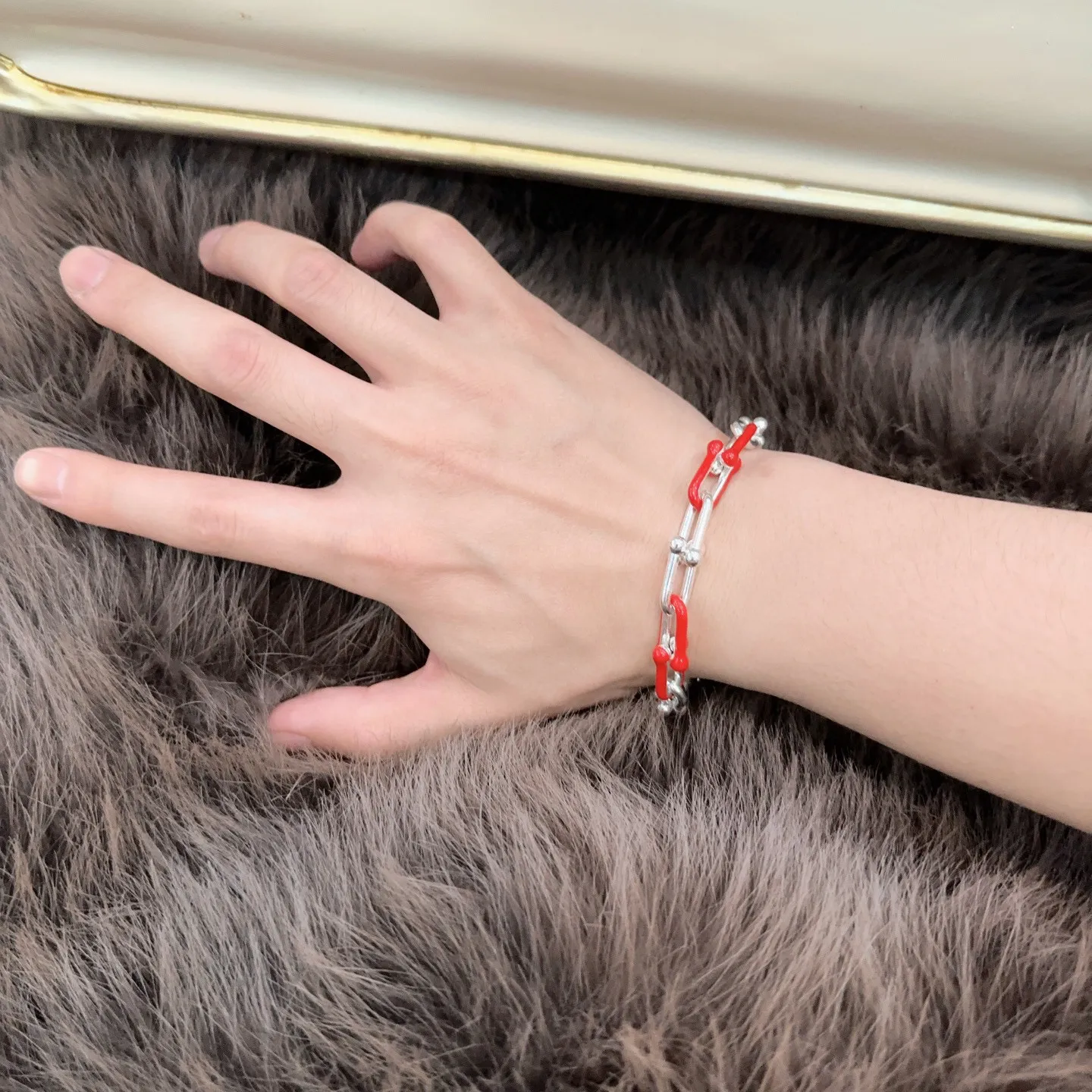 TIFFANY&CO新作黒ブレスレット豚の鼻スタイル - 画像 (5)