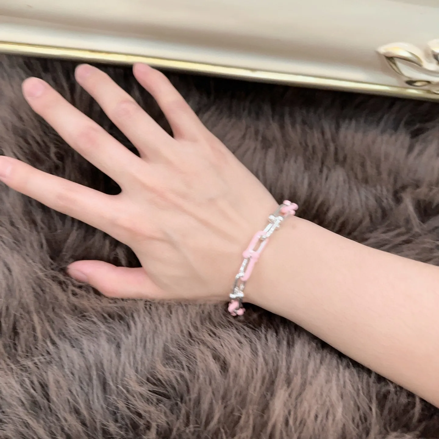 TIFFANY&CO新作黒ブレスレット豚の鼻スタイル - 画像 (5)