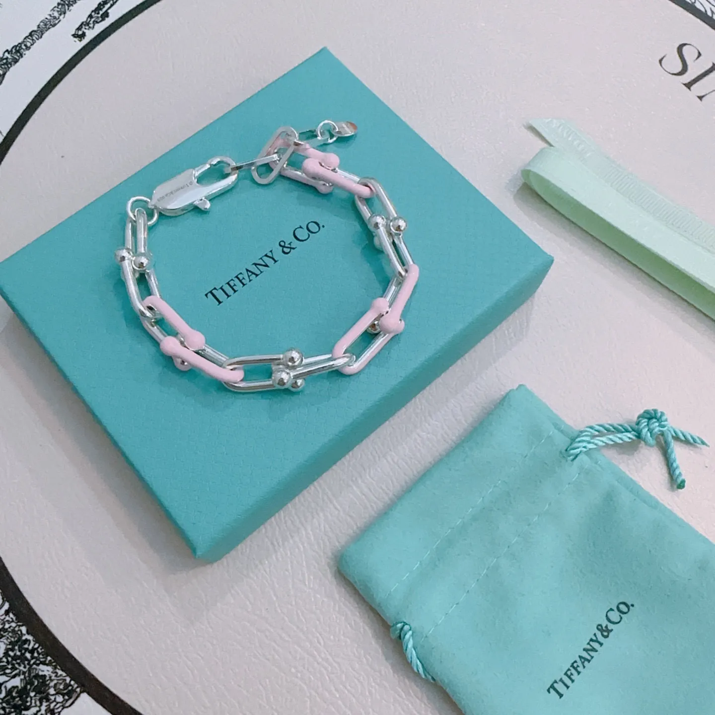 TIFFANY&CO新作黒ブレスレット豚の鼻スタイル - 画像 (7)