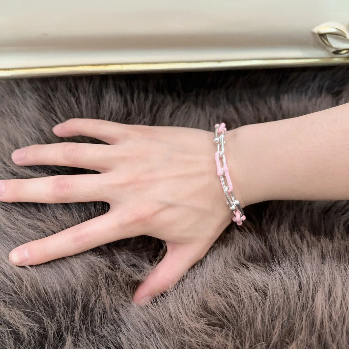 TIFFANY&CO新作黒ブレスレット豚の鼻スタイル - 画像 (8)