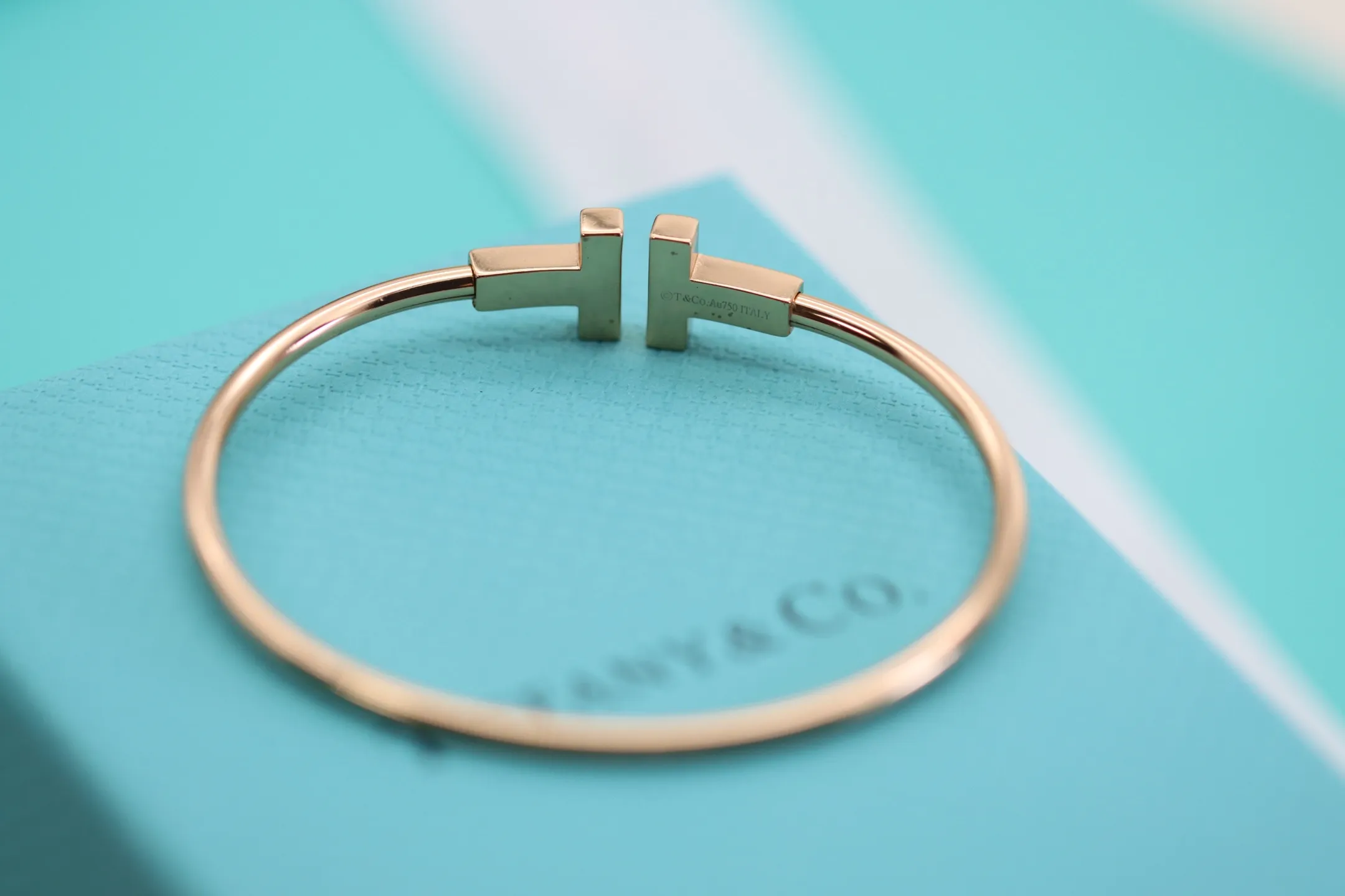 Tiffany&Co. 新作ローズゴールドTブレスレット - 画像 (4)
