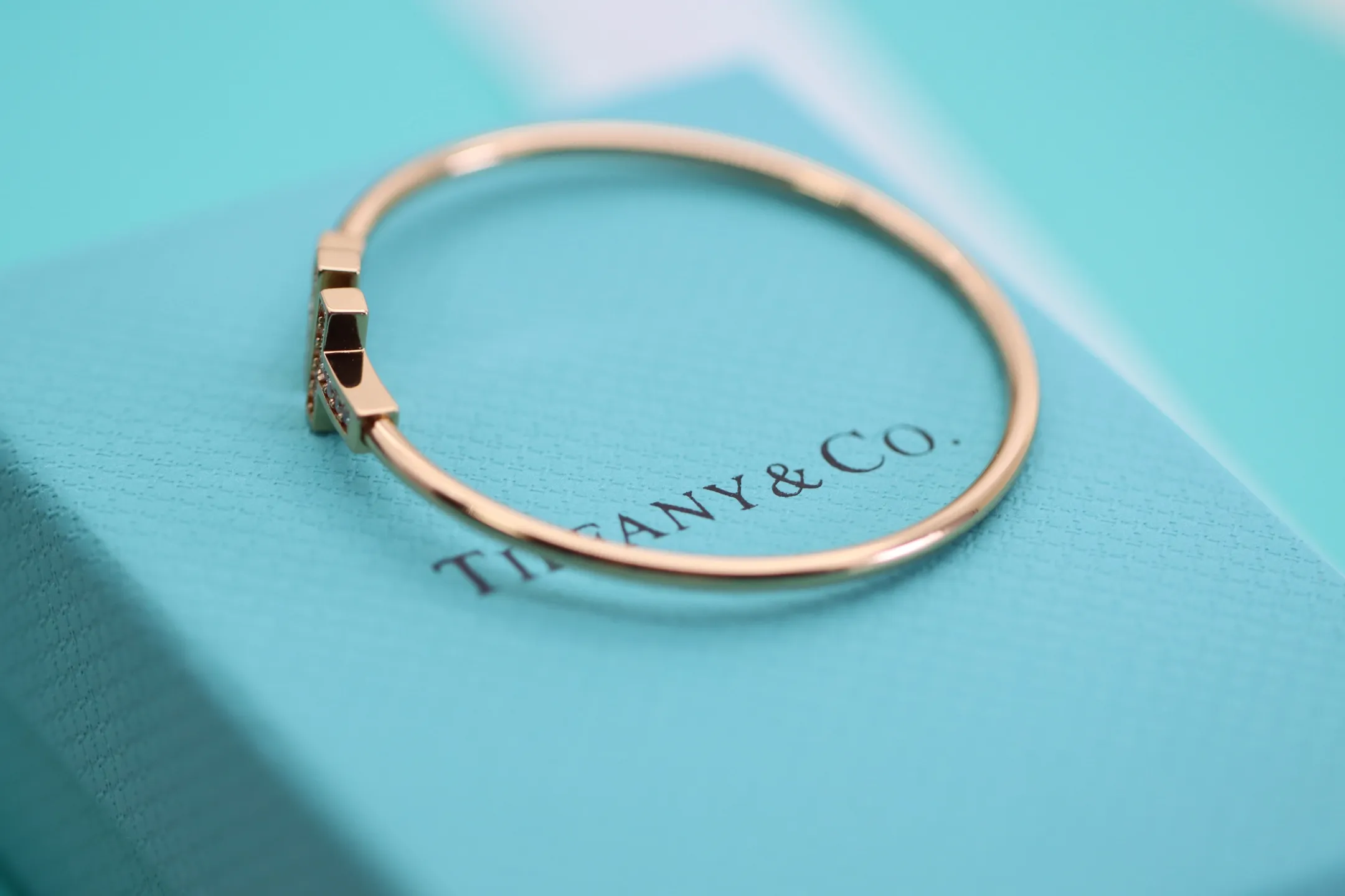 Tiffany&Co. 新作ローズゴールドTブレスレット - 画像 (5)