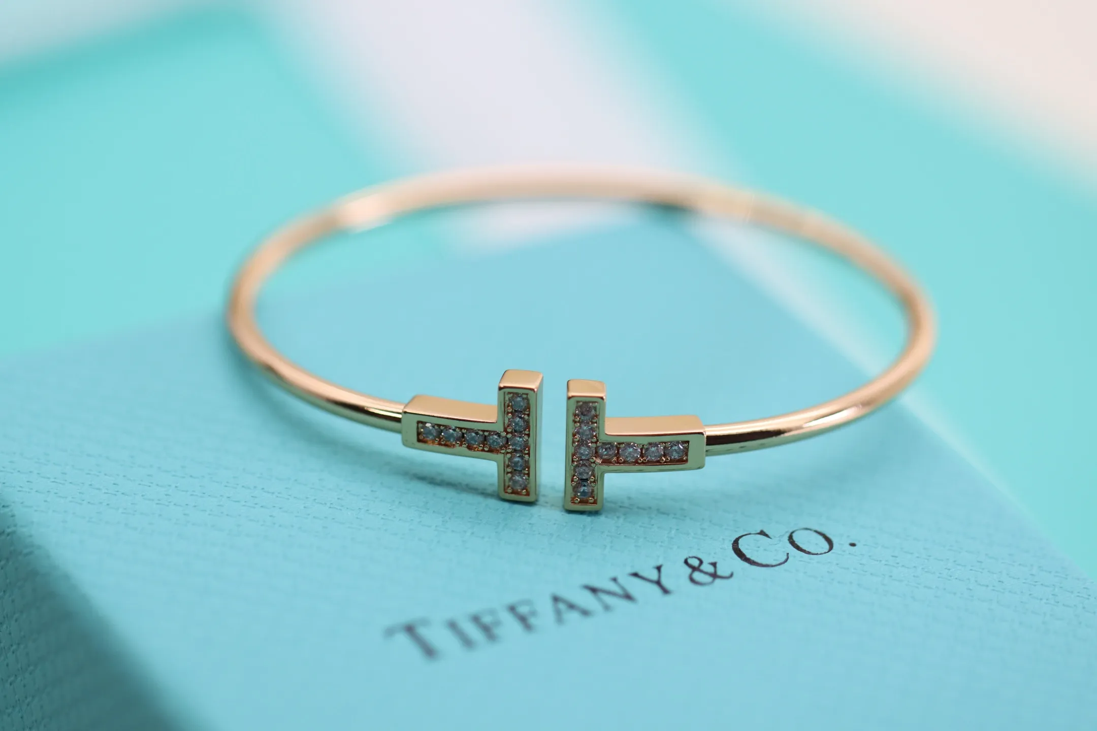 Tiffany&Co. 新作ローズゴールドTブレスレット - 画像 (6)