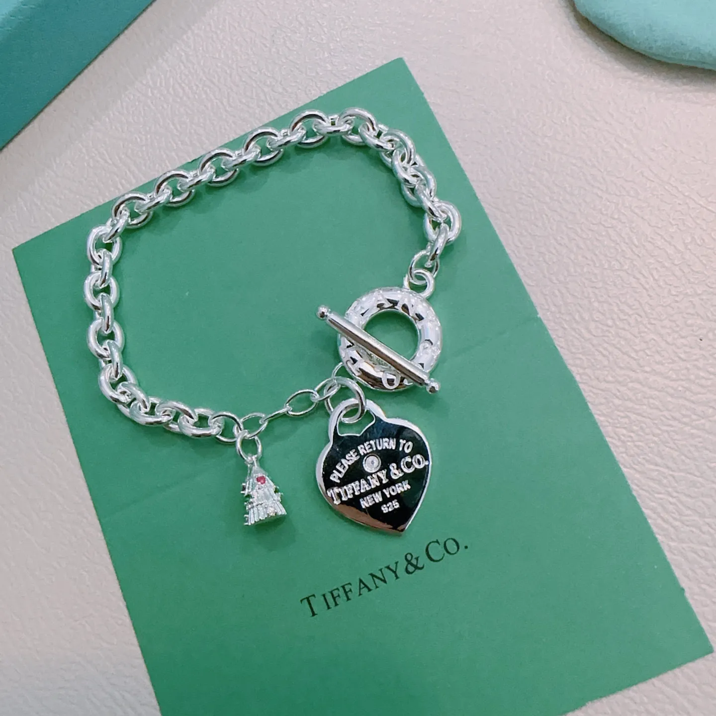 TIFFANY&CO新作黒ブレスレット豚の鼻スタイル - 画像 (3)