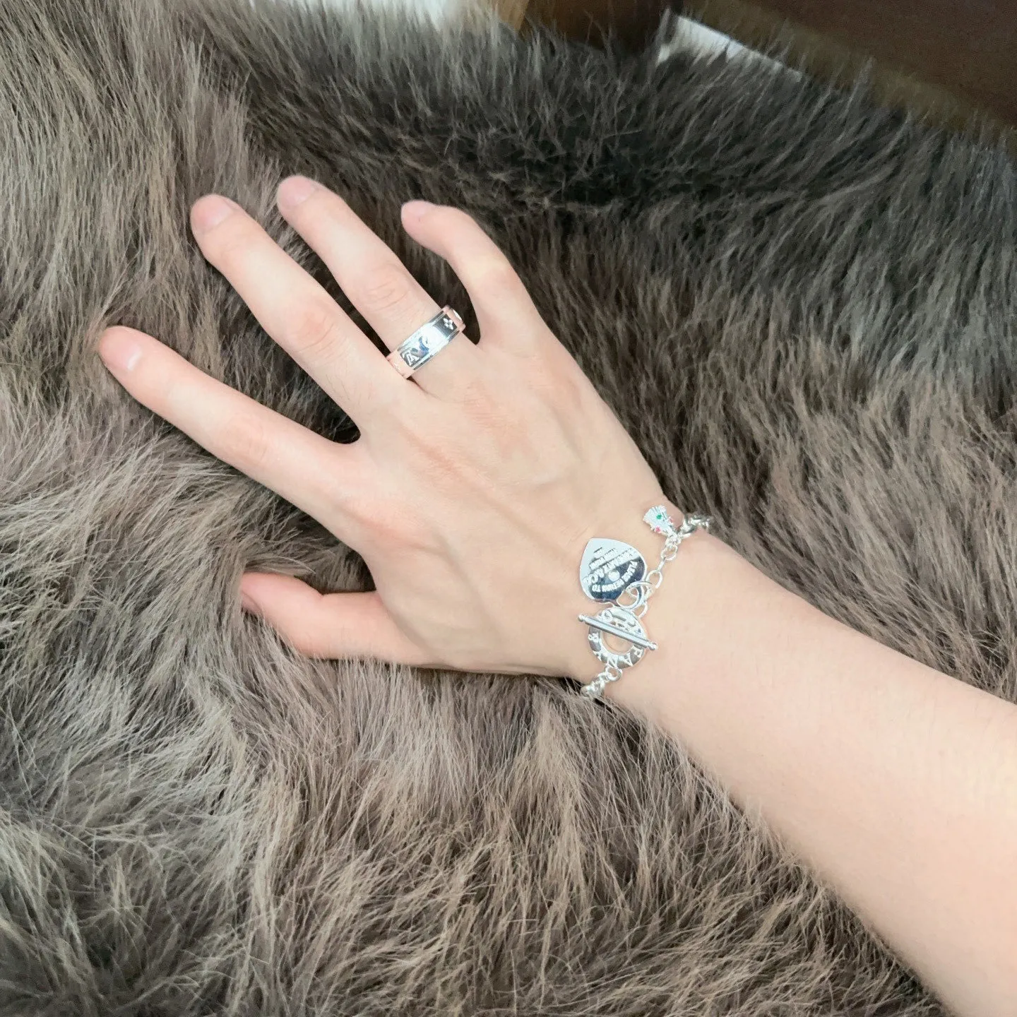 TIFFANY&CO新作黒ブレスレット豚の鼻スタイル - 画像 (5)