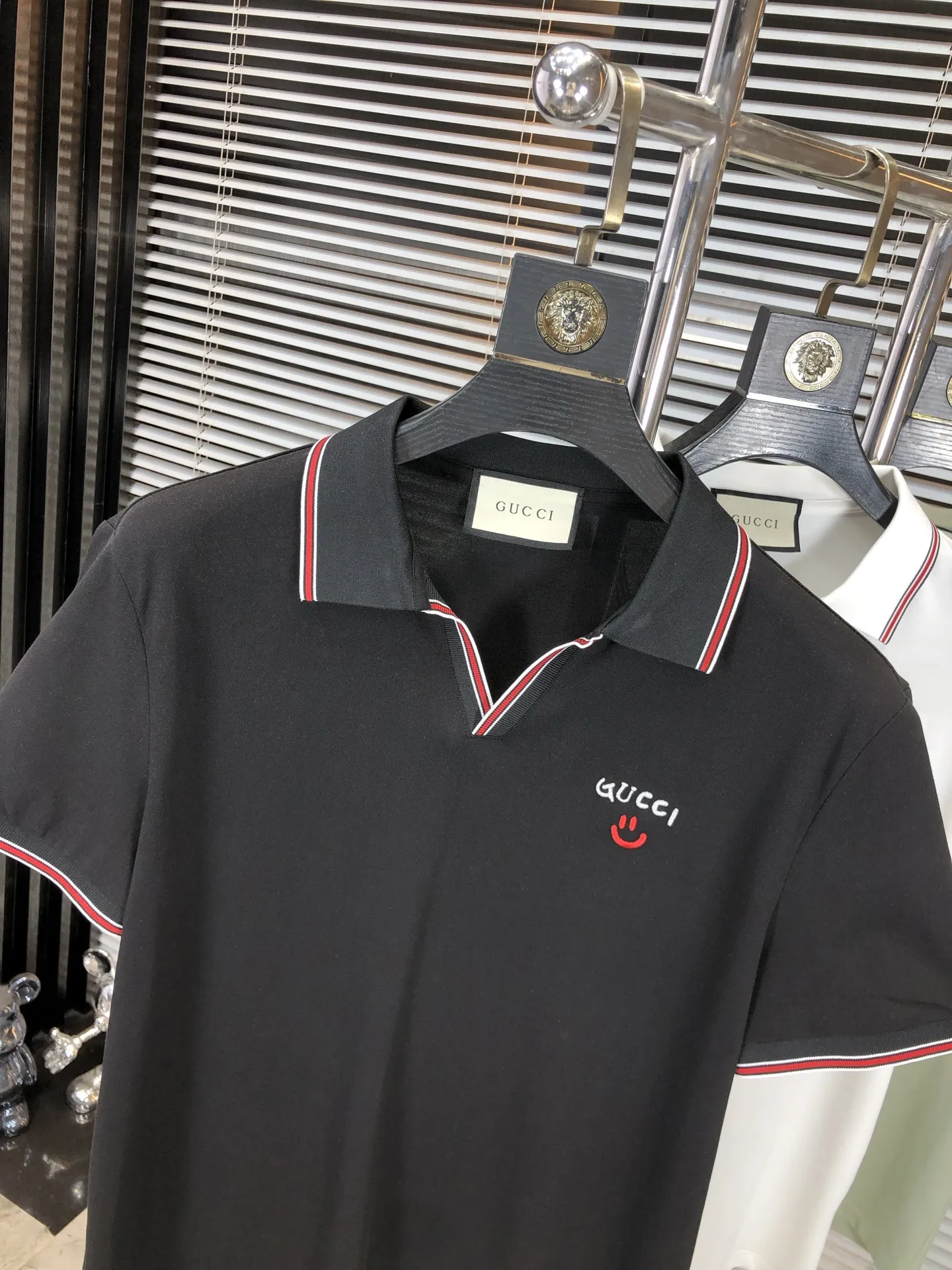 Gucci 2025春夏新款黒ポロシャツ - 画像 (4)