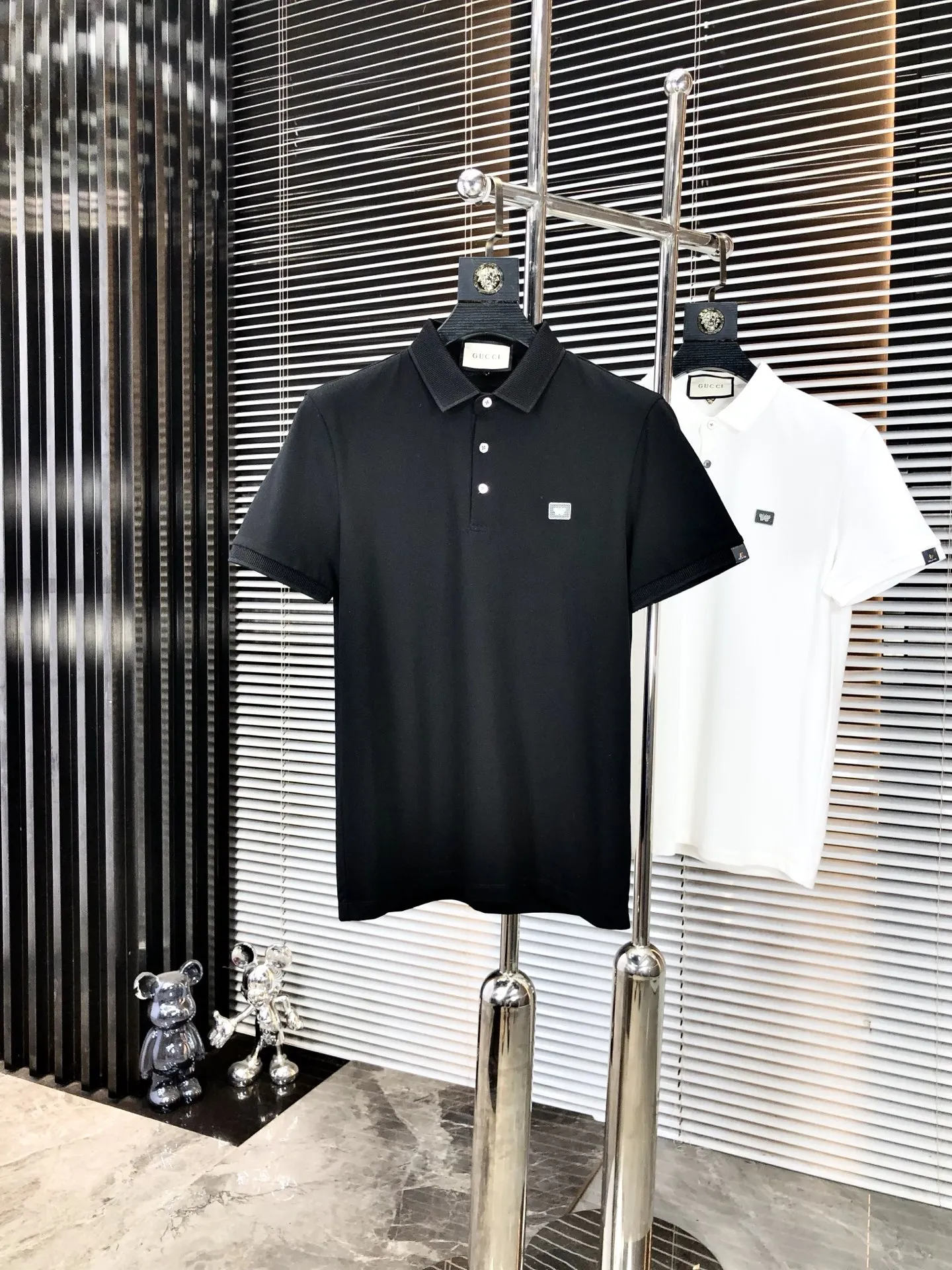 Gucci 2025春夏新作黒ポロシャツ