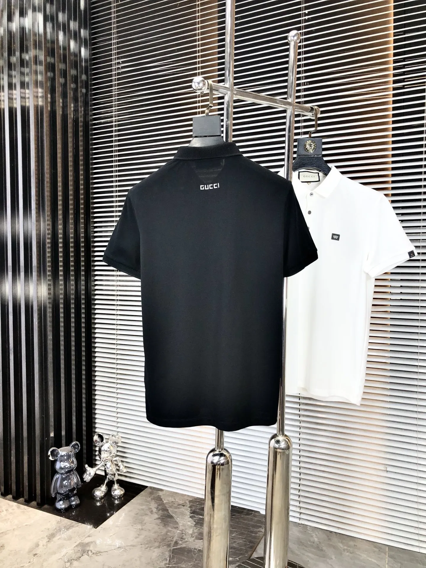Gucci 2025春夏新作黒ポロシャツ - 画像 (3)