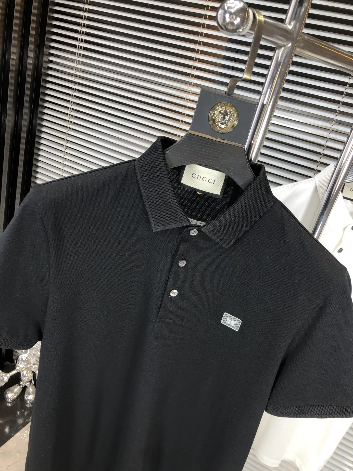 Gucci 2025春夏新作黒ポロシャツ - 画像 (4)
