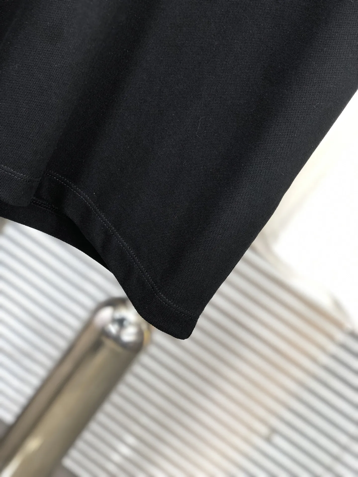 Gucci 2025春夏新作黒ポロシャツ - 画像 (6)