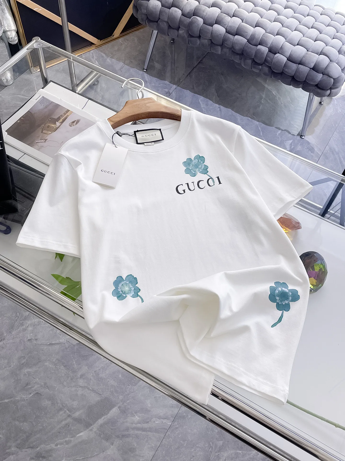 Gucci Tシャツ 白黒 花柄