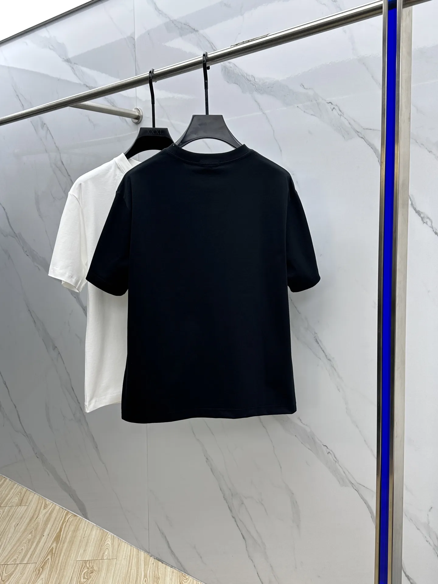 Christian Dior 黒 ロゴ刺繍Tシャツ - 画像 (10)