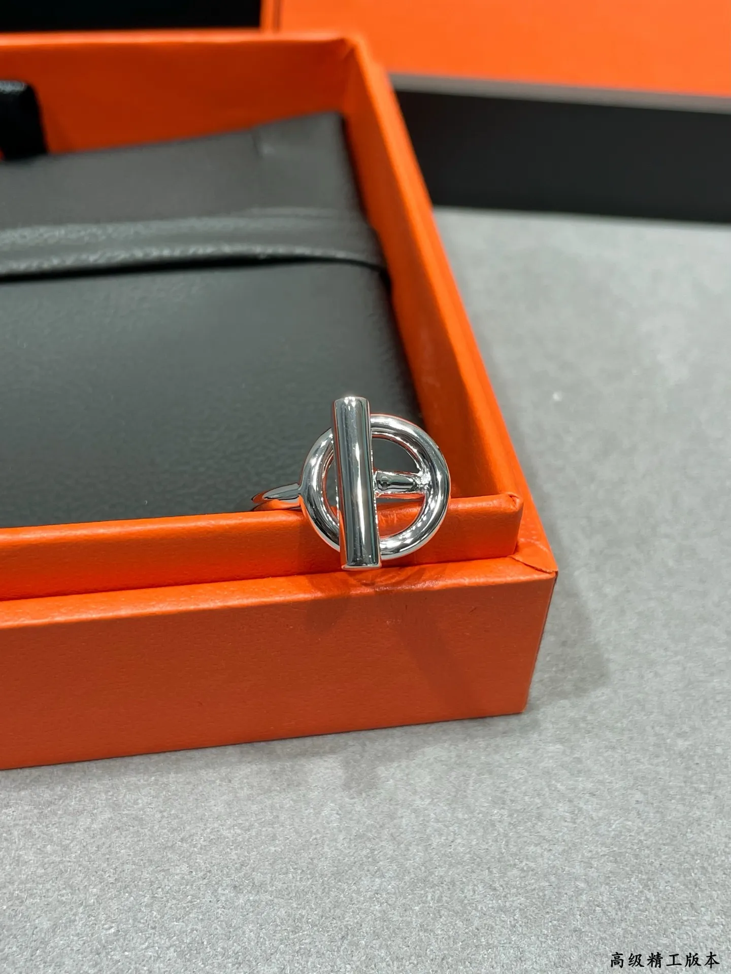 ハERMÈS 黒 新作ブレスレット豚の鼻 - 画像 (4)