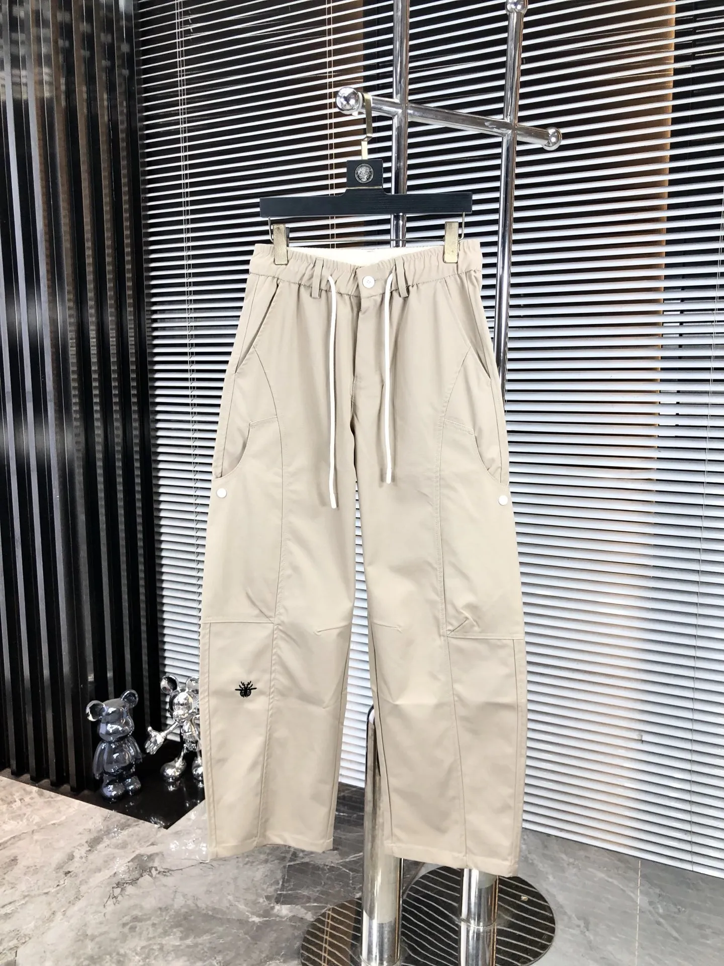 Dior 2025春夏ベージュカーゴパンツ