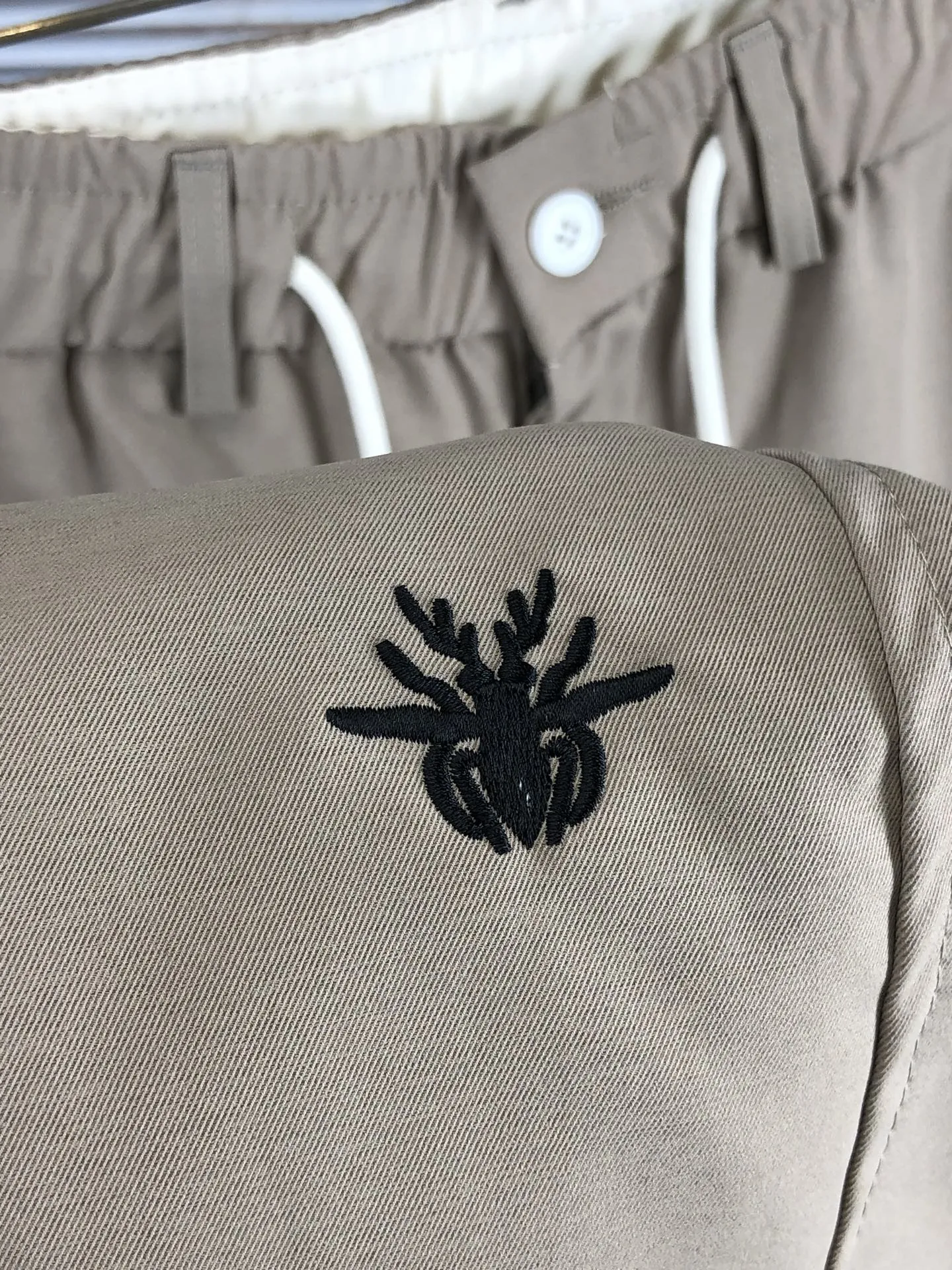 Dior 2025春夏ベージュカーゴパンツ - 画像 (8)