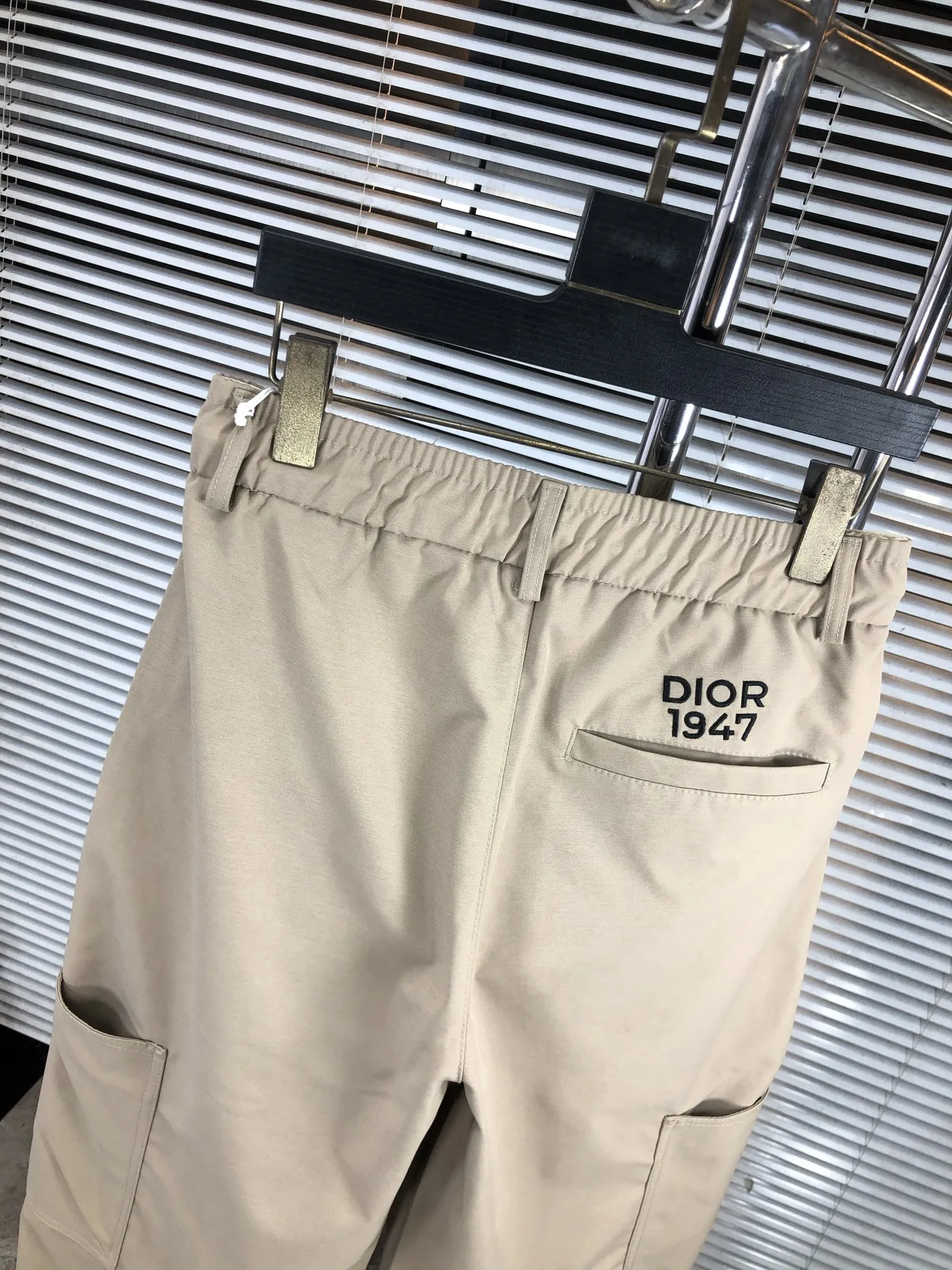 Dior 2025春夏ベージュカーゴパンツ - 画像 (9)